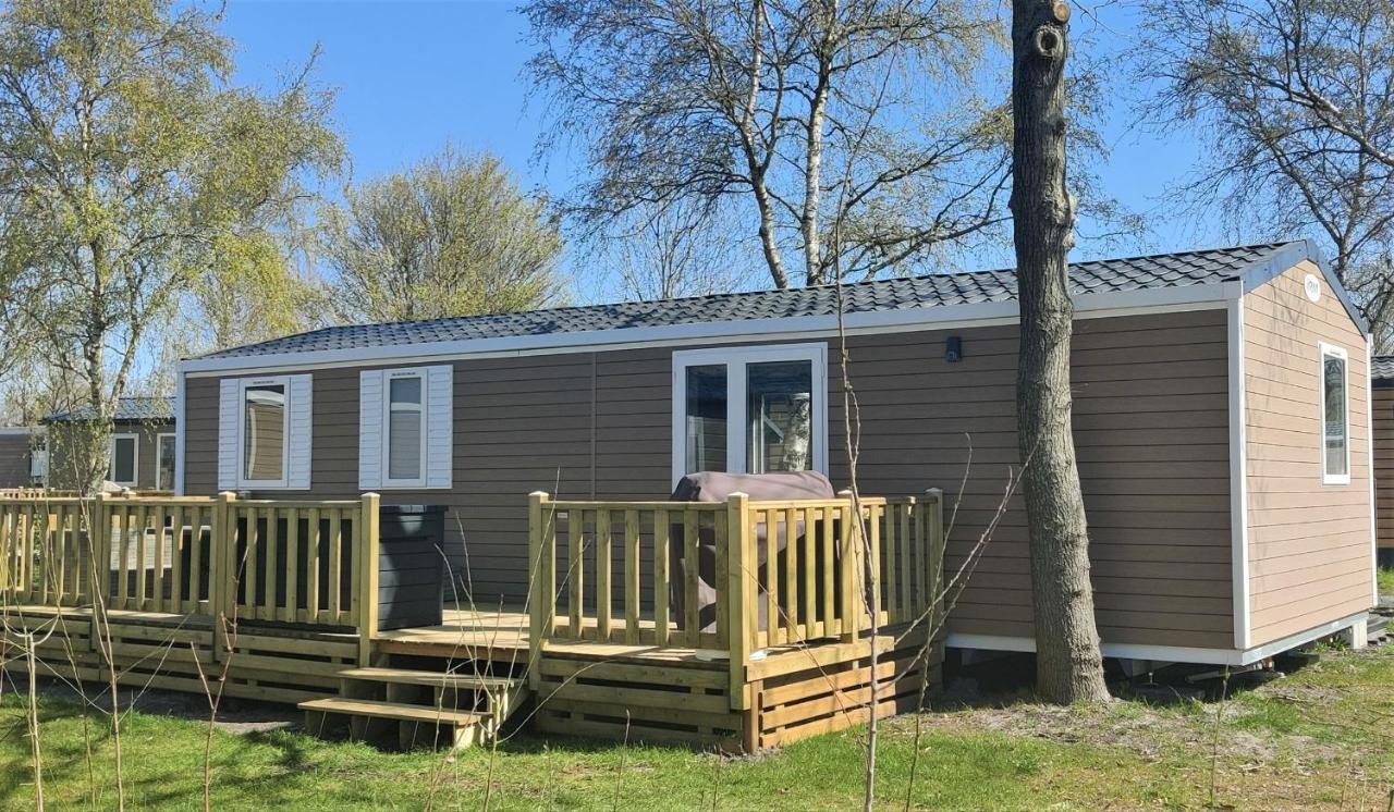 Bj Chalets - De Rug 3 - Vakantiepark Lauwersoog - Luxe Chalet Met Vaatwasser En Inloopkast! Vroege Incheck! Met Airco! Esterno foto