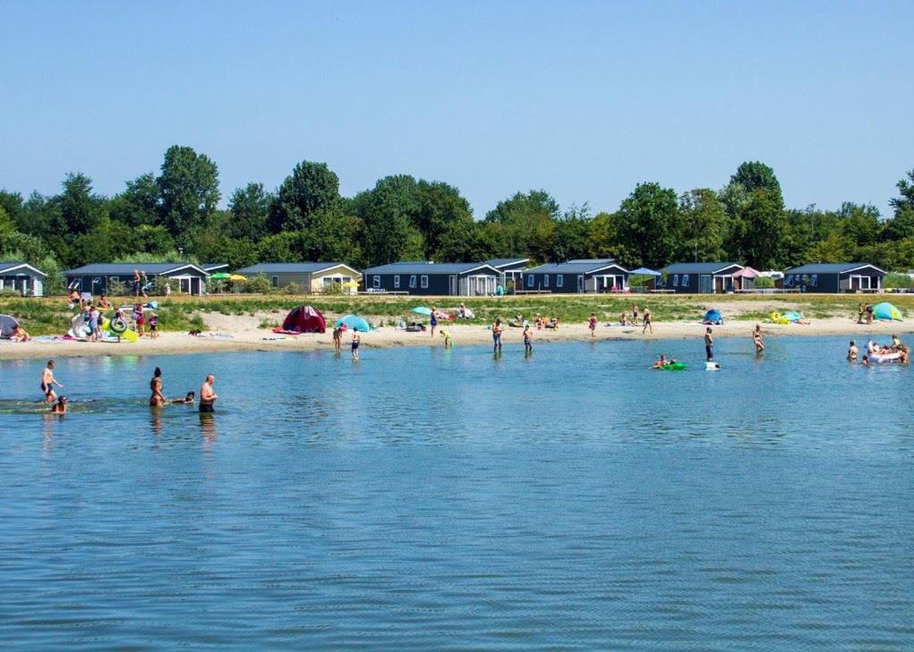 Bj Chalets - De Rug 3 - Vakantiepark Lauwersoog - Luxe Chalet Met Vaatwasser En Inloopkast! Vroege Incheck! Met Airco! Esterno foto