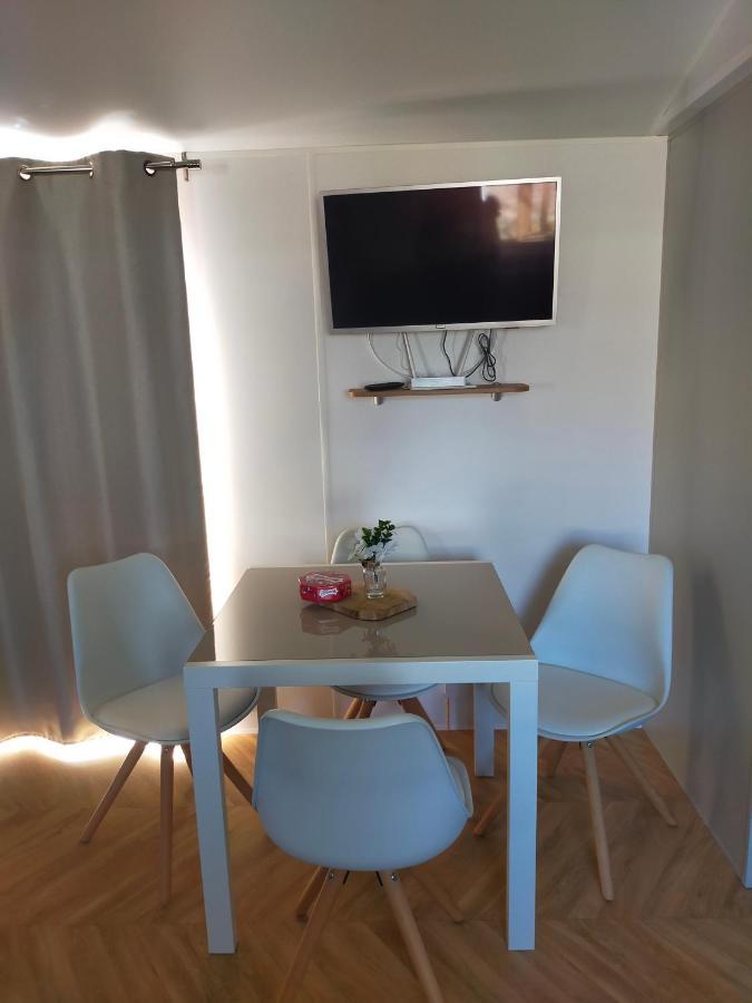 Bj Chalets - De Rug 3 - Vakantiepark Lauwersoog - Luxe Chalet Met Vaatwasser En Inloopkast! Vroege Incheck! Met Airco! Esterno foto