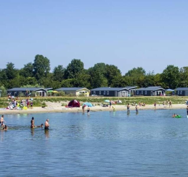Bj Chalets - De Rug 3 - Vakantiepark Lauwersoog - Luxe Chalet Met Vaatwasser En Inloopkast! Vroege Incheck! Met Airco! Esterno foto